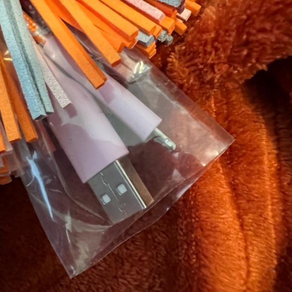 🧡10 for $20🧡 Heyday Tassel Keychain USB cable/ multicolored - Picture 4 of 9